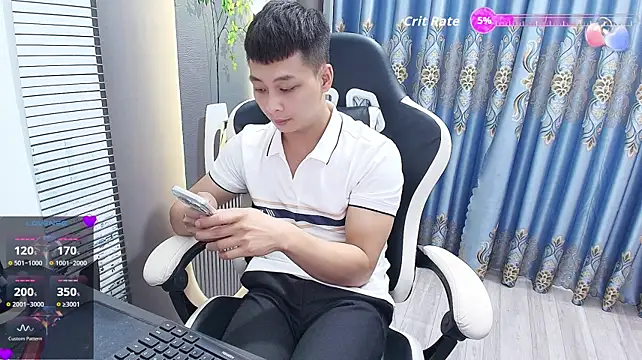Naughty___asian Show Webcam