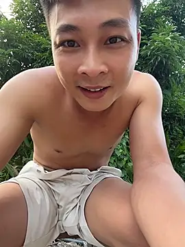 Naughty___asian: διαδικτυακό σόου στην κάμερα