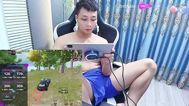 הופעת וובקאם של Naughty___asian