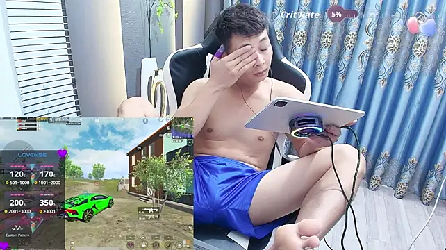 הופעת וובקאם של Naughty___asian