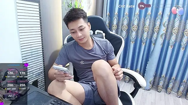 Naughty___asianのウェブカメラショー