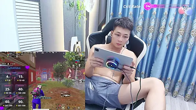 Naughty___asian: διαδικτυακό σόου στην κάμερα