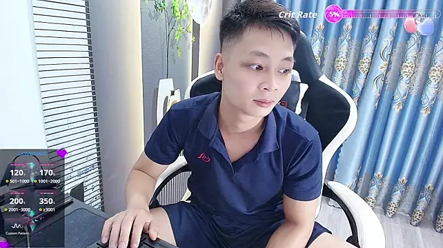 Show modela Naughty___asian na web-kameri