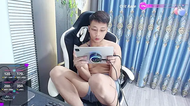 Show modela Naughty___asian na web-kameri