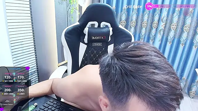 הופעת וובקאם של Naughty___asian