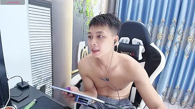 Naughty___asian Show Webcam