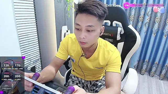 Show modela Naughty___asian na web-kameri
