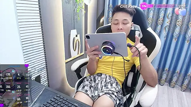 Naughty___asian's Webcam Show