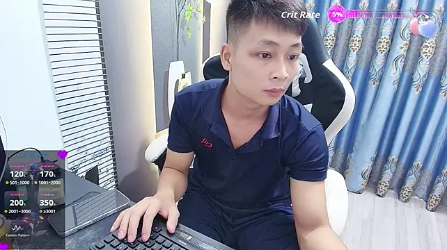 Naughty___asian's Webcam Show