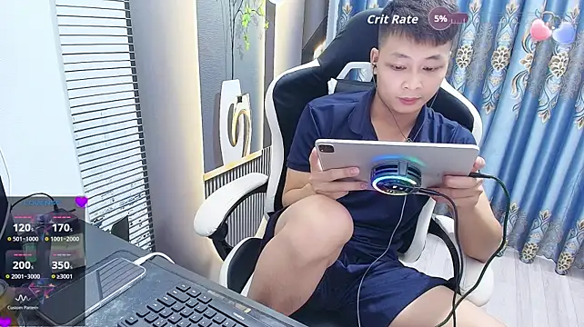 Naughty___asianのウェブカメラショー