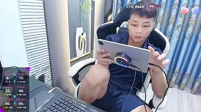 הופעת וובקאם של Naughty___asian