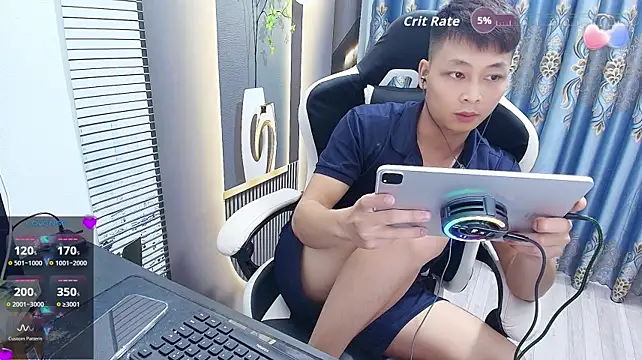 Naughty___asian webkamerás műsora