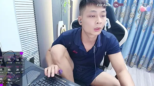 Show modela Naughty___asian na web-kameri
