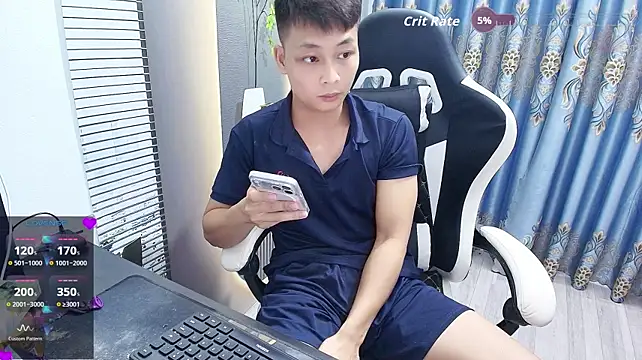 Naughty___asian webkamerás műsora