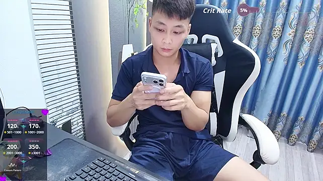 Naughty___asianのウェブカメラショー