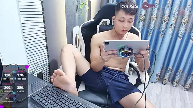 Naughty___asian – Kamerová šou
