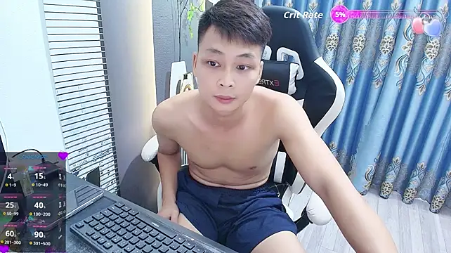 Naughty___asian – Kamerová šou