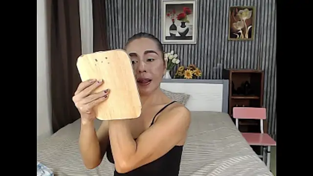 Show modela xasianbigcockcumx na web-kameri