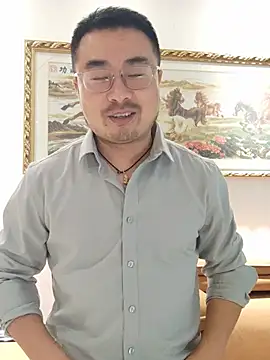 guozuo: διαδικτυακό σόου στην κάμερα