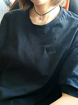 Aashikalaa Adlı Modelin Canlı Sohbet Odası