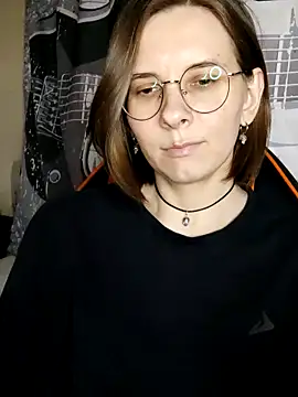 Aashikalaa Adlı Modelin Canlı Sohbet Odası