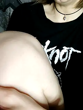 Aashikalaa Adlı Modelin Canlı XXX Sohbeti