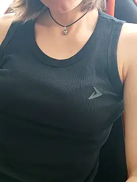 Aashikalaa Adlı Modelin Canlı XXX Sohbeti