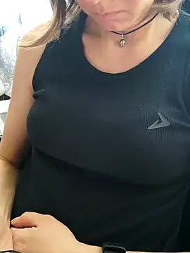 XXX chat uživo modela Aashikalaa