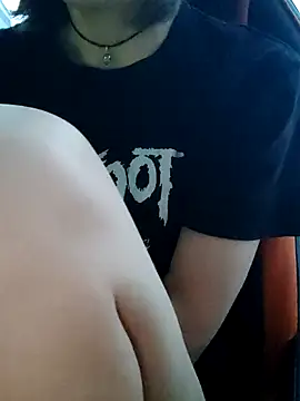 Aashikalaa Adlı Modelin Canlı XXX Sohbeti