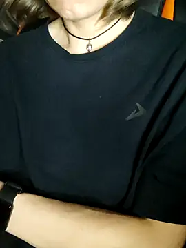 XXX chat uživo modela Aashikalaa