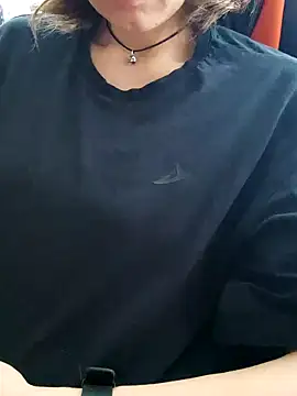 Aashikalaa Adlı Modelin Canlı XXX Sohbeti