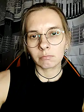 Aashikalaa Adlı Modelin Canlı XXX Sohbeti