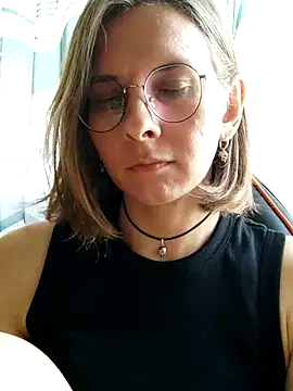 Chat +18 de Aashikalaa ao vivo