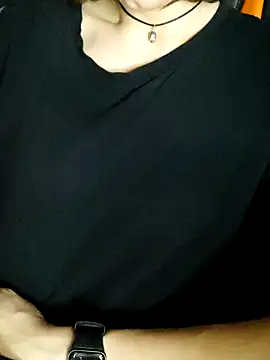 Aashikalaa élő XXX-chatje