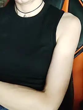 Aashikalaa Adlı Modelin Canlı XXX Sohbeti