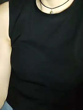 XXX chat uživo modela Aashikalaa