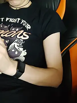 Chat +18 de Aashikalaa ao vivo