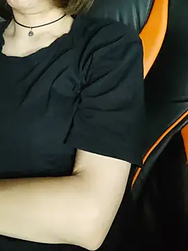 Aashikalaa 在線直播表演