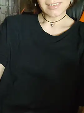 Aashikalaa Adlı Modelin Canlı XXX Sohbeti