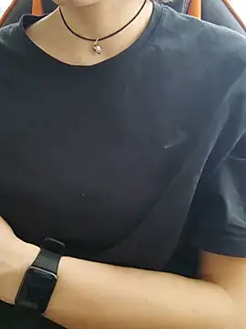 Aashikalaa Adlı Modelin Canlı XXX Sohbeti