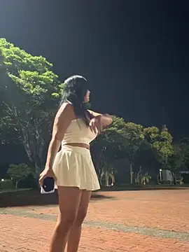 Pertunjukan Kamera Web _kathaLopez_