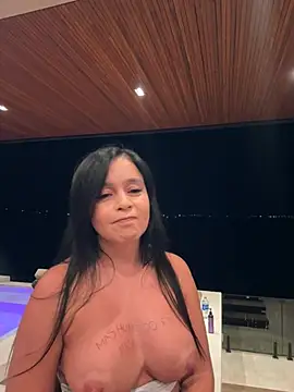_kathaLopez_ Pertunjukan Webcam
