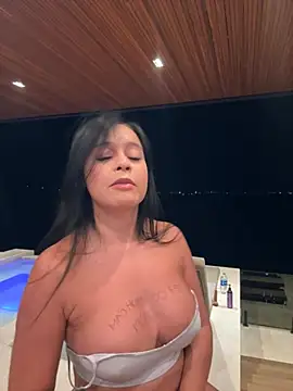 הופעת וובקאם של _kathaLopez_