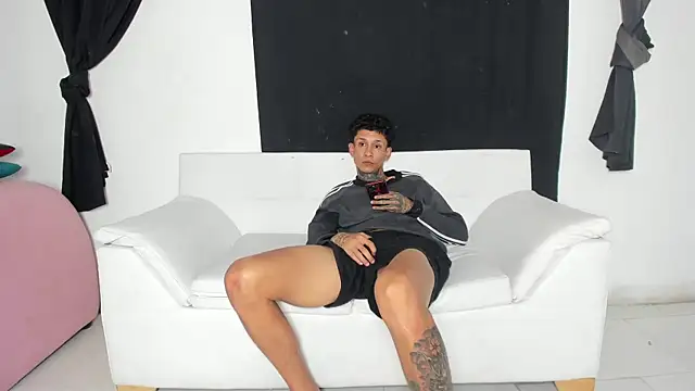self_love46 Show in webcam