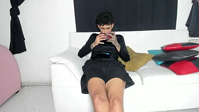 self_love46 Show in webcam