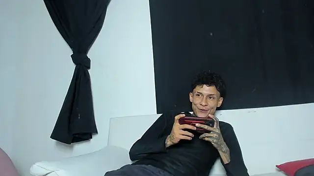 self_love46 Show in webcam