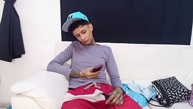 self_love46 Show in webcam