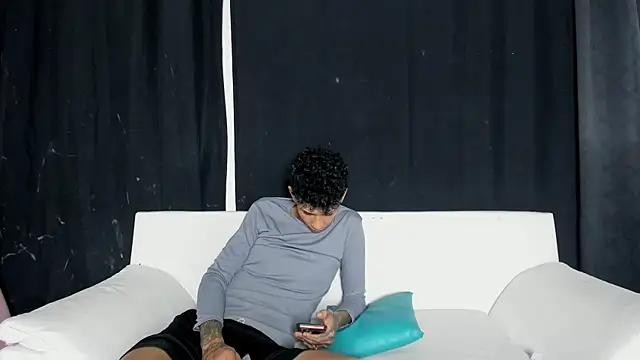 self_love46 Show in webcam