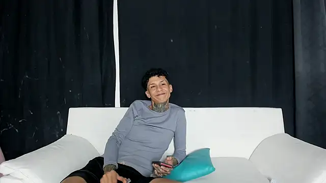 self_love46n Webbikameraesitys