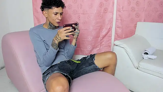 self_love46 Show in webcam